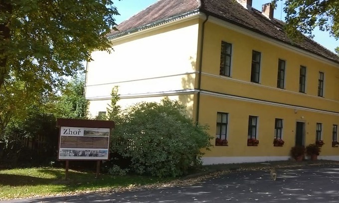 Pacov House | Ubytování v romantické škole