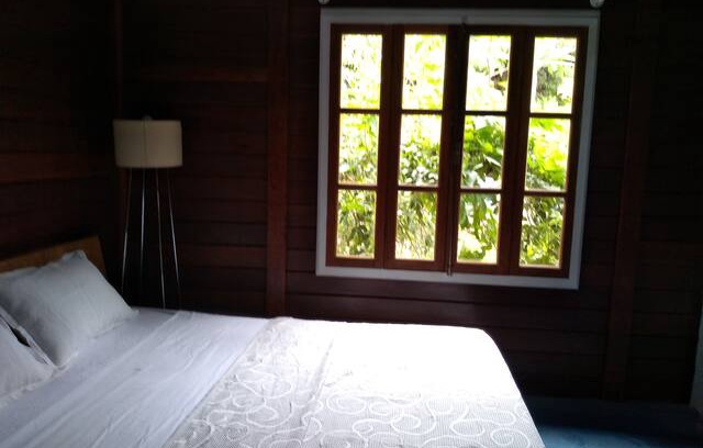 Ipiranga House | Suíte a 200 metros da orla , vista para montanha!