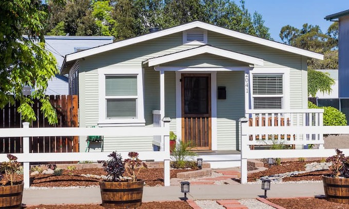 San Luis Obispo House | Two Palms Cottage at Beebee St.