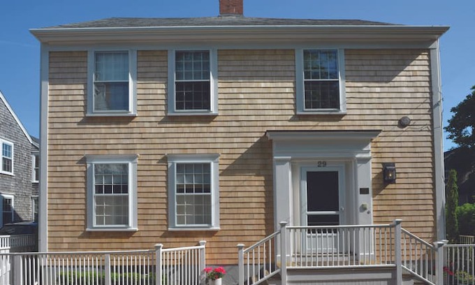 Nantucket Town Bed & Breakfast | Charming 3 Rooms 29 India House Nantucket