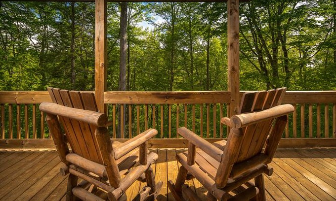 Boone Cabin | Bearadise Cabin with Hot Tub