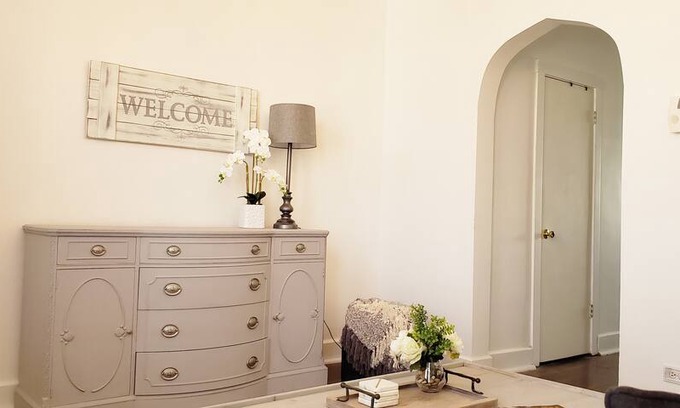 Pullman Apartment | Artist Fully Furnished Home In Historical Pullman
