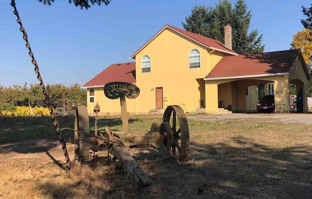 Hubbard Other | Authentic Farm Stay, Convenient Central Location