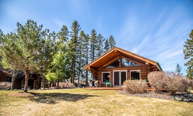 Castle Danger Cabin | Grand Superior Lodge #502 is a beautiful home near the Gitchi Gami Bike Trail, Split Rock Lighthouse, Gooseberry Falls, and the Superior National Hiking Trail