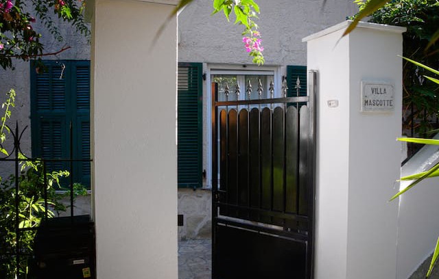 Saint Philippe Apartment | Villa Mascotte, a garden near the center