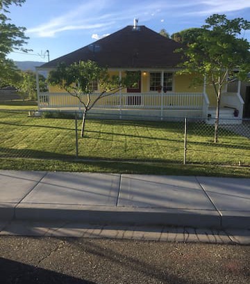 Orangeville House | The yellow house