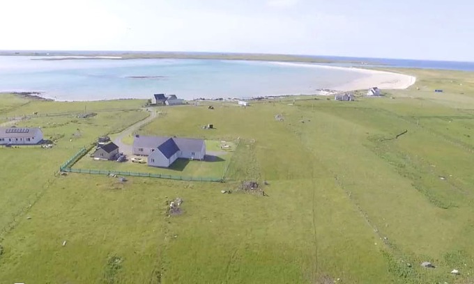 Isle of North Uist House | Vallay sands B&B