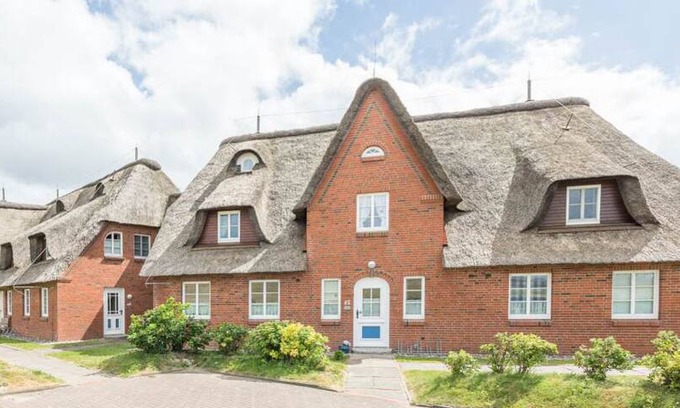 Norderhafen House | Reetdachhaus Hygge