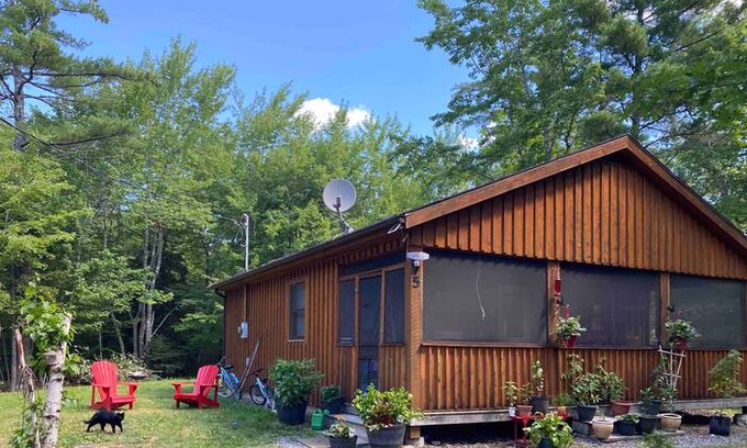 Smiths Corner Cabin | Lazy Lake Lodge