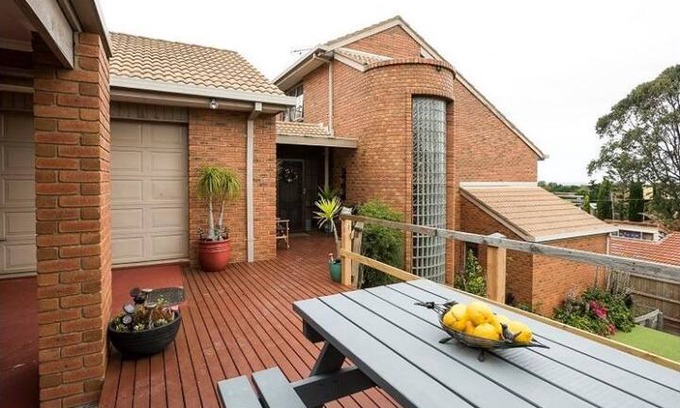 Lakes Entrance House | Castle stay at lakes entrance