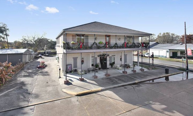 Lake Arthur Hotel | Entire Boutique Hotel: Charming, Relaxing