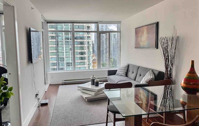 Central Apartment | High end luxury condo yaletown