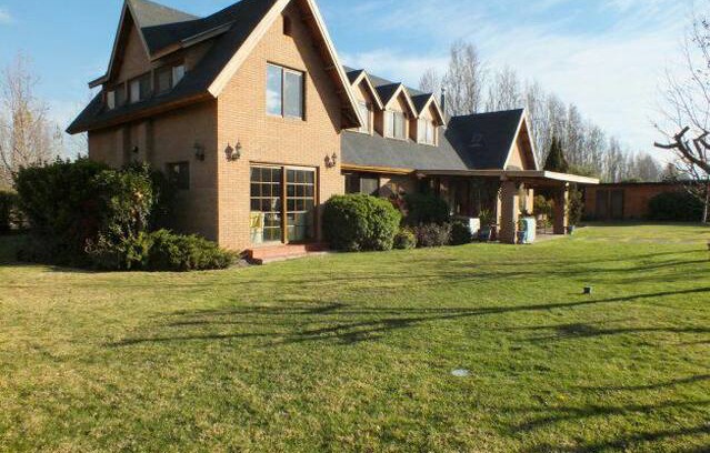 Colina House | Casa en conjunto de parcelas Chicureo