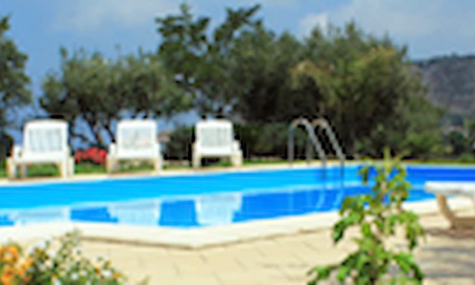 Gasponi House | Villa Garden - Case Vacanze con Piscina