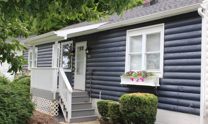 Boiling Springs Resort | Allenberry Resort Cottage 2 - 4 Bedrooms
