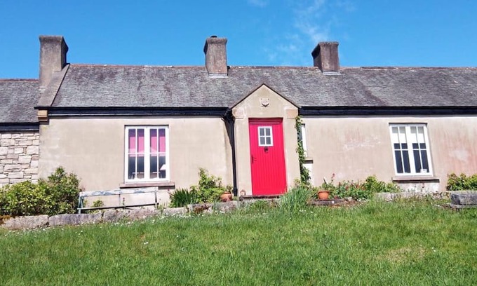 Milltown Cabin | Rock Cottage:A traditional,unique shoreline gem