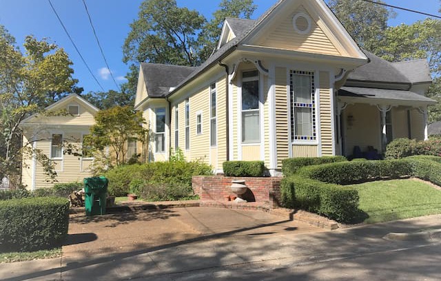 Kosciusko House | The Ivey-Lane Bed & Breakfast *Queen Bee Room