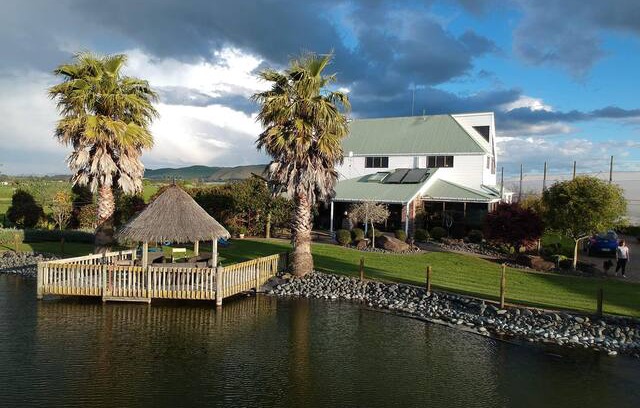 Pukehina House | Orchard Retreat and Wedding Accommodation +Lake