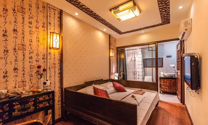 Jiashan House | 西塘古镇景区内彩云堂清和（典雅大床房）