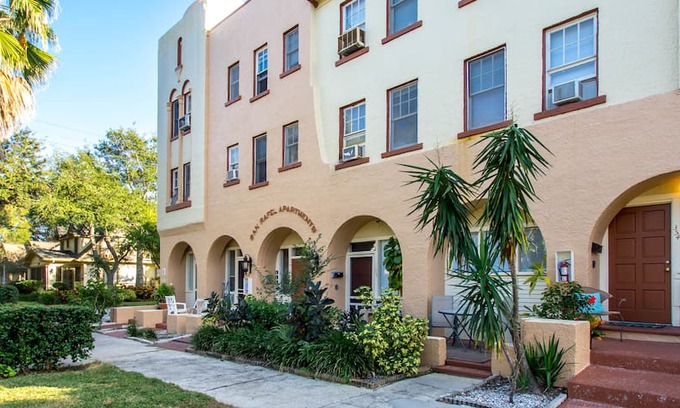 Historic Old Northeast Apartment | Historic San Rafael Studio Loft - Old NE 360 #356