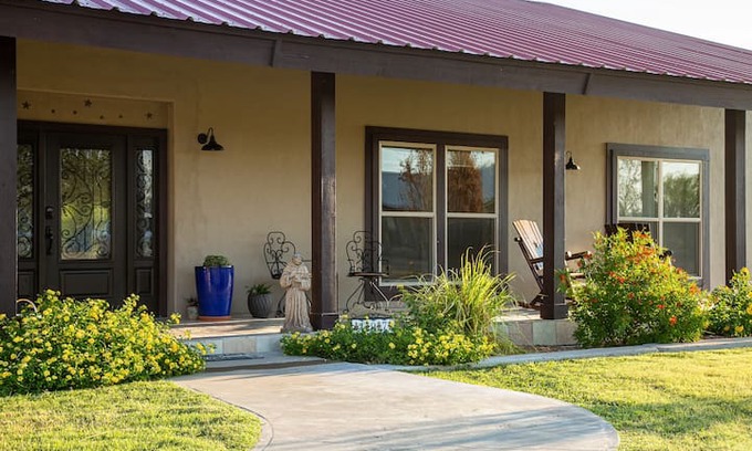 Marathon House | La Estrella-a hacienda under the West Texas Stars