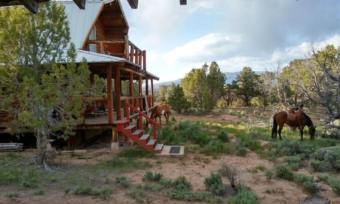Fruitland Cabin | Lost Horse Ranch Utah -Ranch House Room