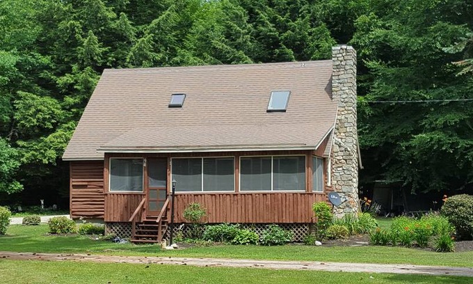 Harrison House | Harrison Maine Lake House (Naples/Bridgton Area)