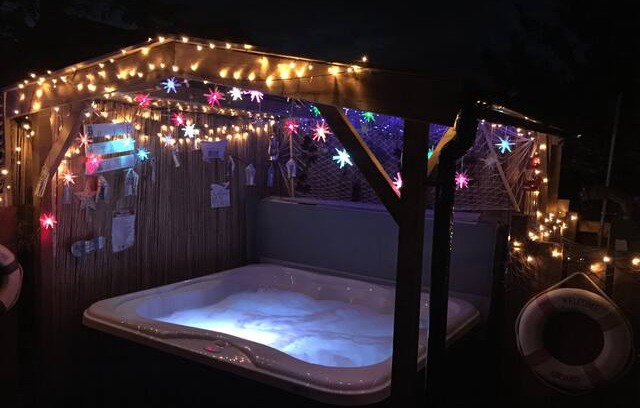 Huby Cabin | Cheeky Chicken Cottage, York, (Jacuzzi Hot Tub)