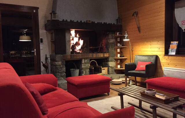 Vallouise-Pelvoux Villa | CHALET COSY "LES AUPILLOUS" avec Sauna & Jaccuzzi