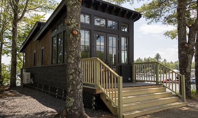 South Casco House | Point Sebago Resort - Designer Cottage-Salt Box