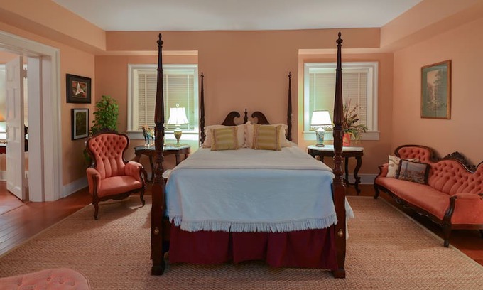 Natchez Bed & Breakfast | Alvarez Fisk Room - Choctaw Hall Bed & Breakfast