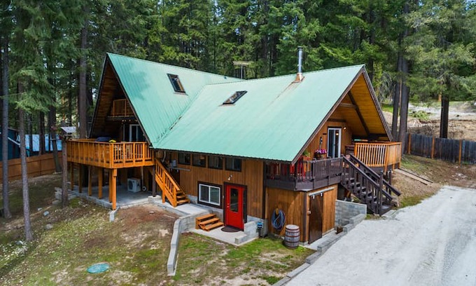 Leavenworth House | The Primitive Park Lodge, Leavenworth, WA