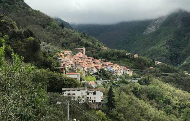 Antona House | Cà Elvia - Tranquillità ai piedi delle Alpi Apuane
