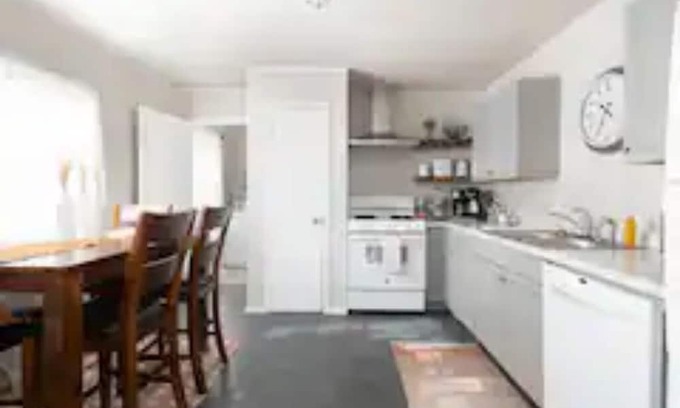 Amarillo House | *Discount* Fast Wifi, Beautiful Home near Route 66, Palo Duro Canyon, & Shopping