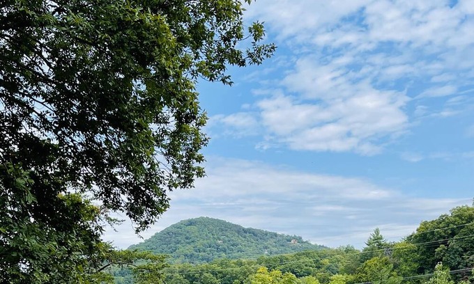 Cosby House | 3BD/2BA HOME /CLOSE TO DOLLYWOOD/ PET FRIENDLY