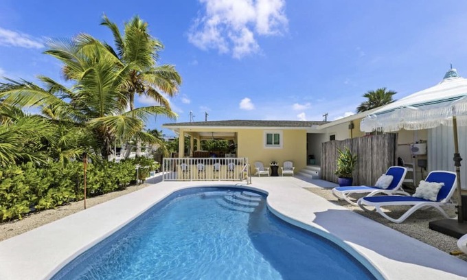 Little Torch Key House | Tropical Oasis! Private pool, outdoor bar, quick ride to Atlantic!
