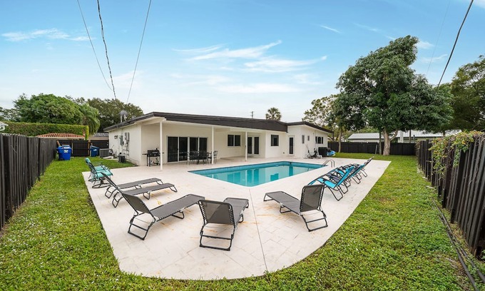 North Miami Beach Villa | Pool Villa 2