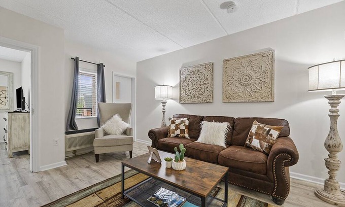 Gatlinburg Condo | 10-Minutes Walk To Gatlinburg Main Attractions W/ Indoor Pool, Hot Tub & Balcony