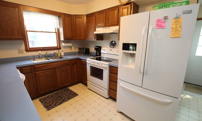 Seabreeze House | Pet friendly, nightly rental located in Dewey Beach.