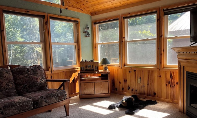 Eagle River House | Sugar Camp Chain rental. Located on secluded Prairie Road. Sleeps 10