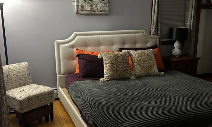 Hamden Bed & Breakfast | 1 King suit available in Guest House quiet & serene