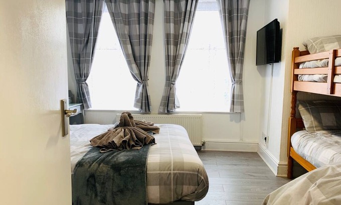 Blackpool Apartment | Ground Floor Pet Friendly One Bedroom Apartment in South Shore, By South Pier