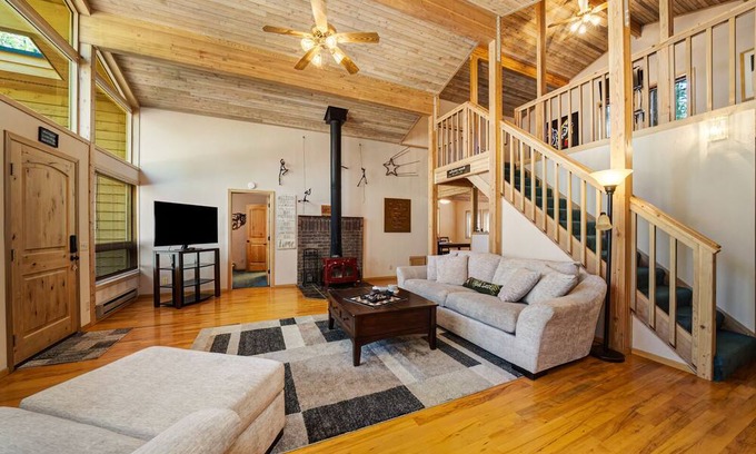 Plumas Eureka Estates House | Cedar Chalet - 6 Cedar Lane