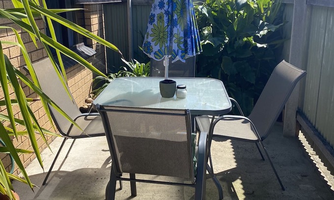 Wodonga Apartment | Quiet and comfortable 2 bedroom apartment, 65 inch Smart TV