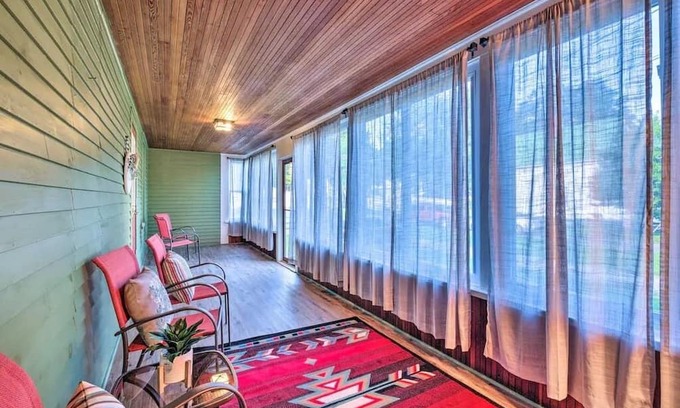 Bingham House | Comfortable, Charming Home Near Outdoor Adventure. Pet Friendly!