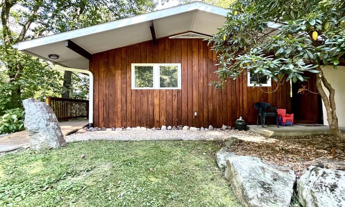 Berkeley Springs Cabin | Wild Flower-Themed Retreat with a private hot tub