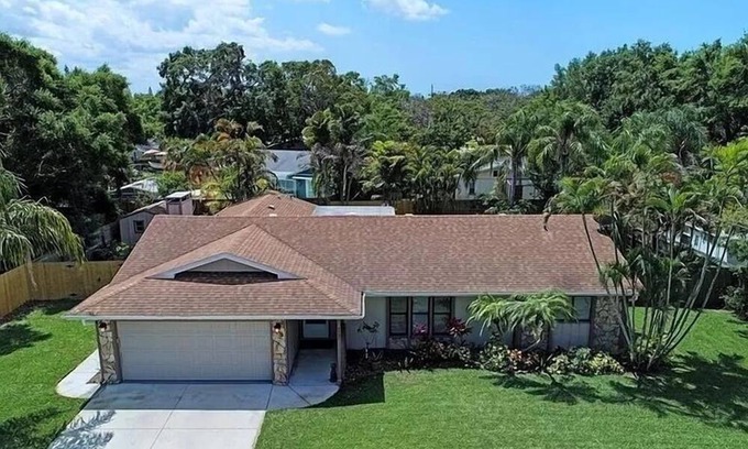 West Bradenton House | Spacious 3 bedroom, 2 bath pool home in North West Bradenton, Pet Friendly