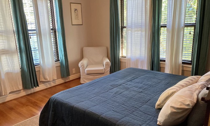 Montrose Apartment | Buffalo Bayou and Montrose - 3Br/1Ba King Bed