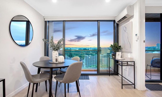 South Perth Apartment | Spectacular Views South Perth1br