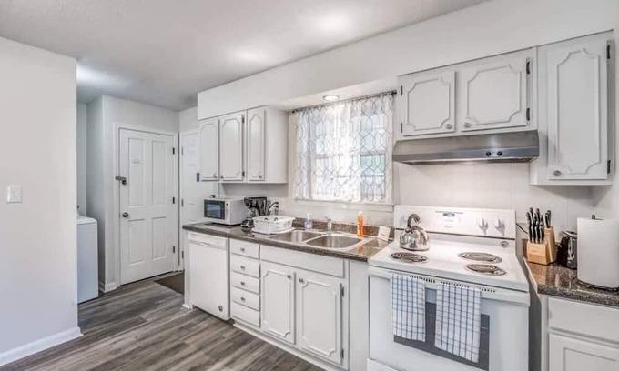 Parkway Village House | Judy Lynn Collective